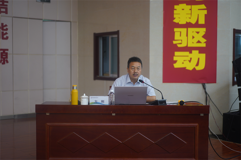 公司黨委書記、董事長方剛為員工職業素養培訓營授課-2.png