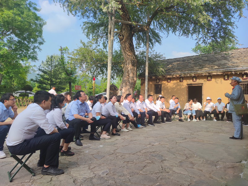 組織黨員干部到照金開展主題黨日活動.png 組織黨員干部到照金開展主題黨日活動.png