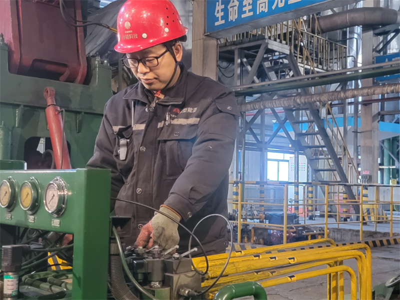 堅守崗位 詮釋最美“敬業福”.png 堅守崗位 詮釋最美“敬業福”.png