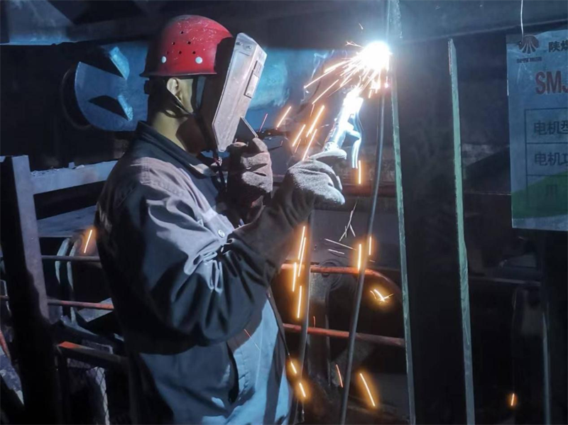 堅守崗位 詮釋最美“敬業福”1.png 堅守崗位 詮釋最美“敬業福”1.png