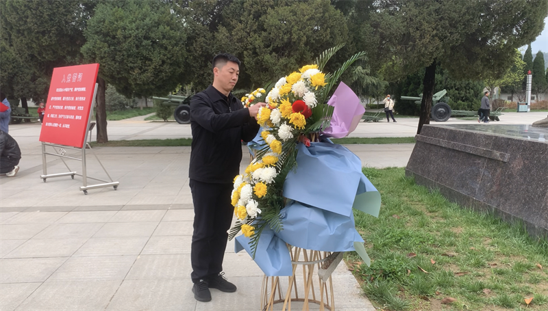 新型能源公司黨委組織開展“緬懷革命先烈 傳承紅色精神”主題黨日活動1.png