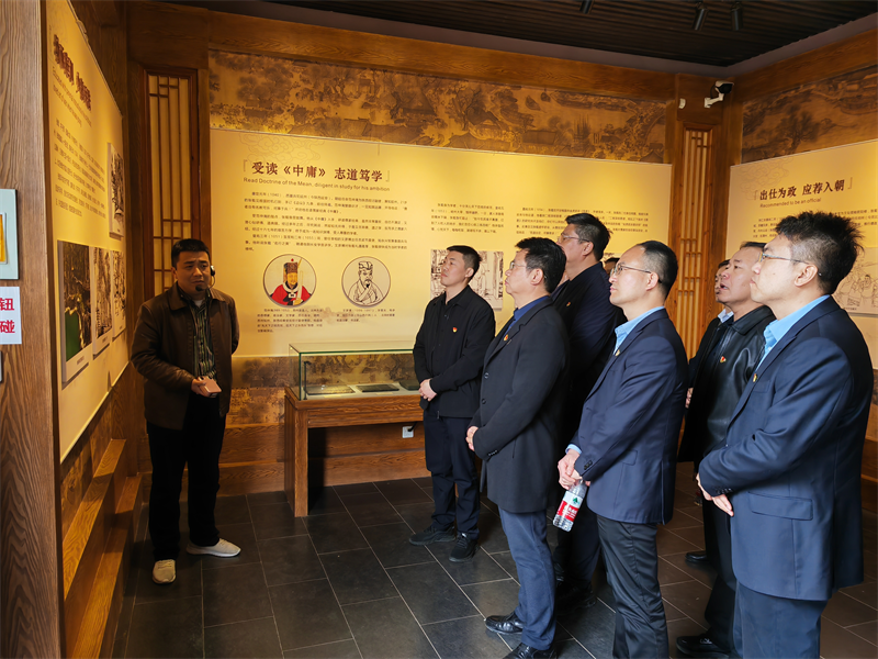 新型能源公司黨委組織開展“緬懷革命先烈 傳承紅色精神”主題黨日活動4.png