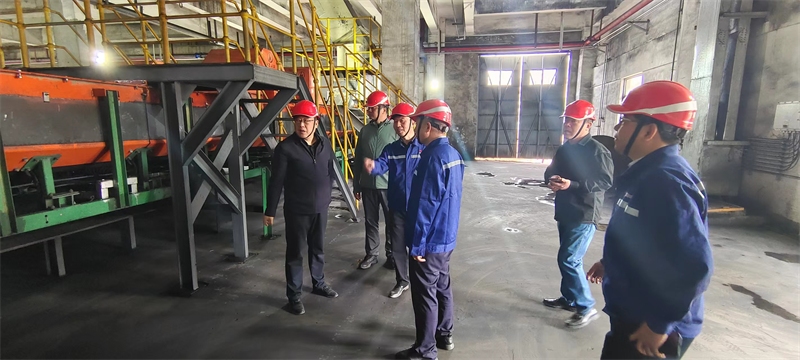徐國強一行深入選煤公司西卓選煤廠指導慰問2.png