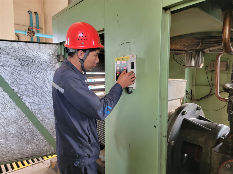 神木分公司水煤漿廠的“硬漢”2.png 神木分公司水煤漿廠的“硬漢”2.png