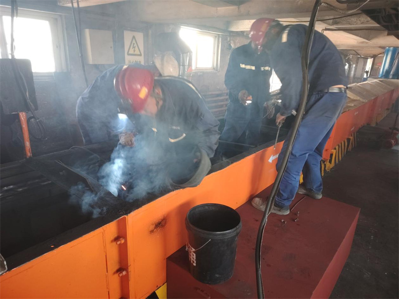 新型能源選煤公司:搶修!一場與時(shí)間的賽跑!1.jpg 新型能源選煤公司:搶修!一場與時(shí)間的賽跑!1.jpg