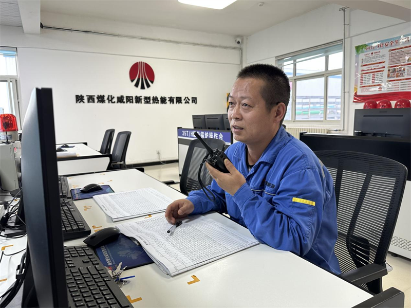 咸陽公司：堅守崗位 奮斗不“打烊”3.png