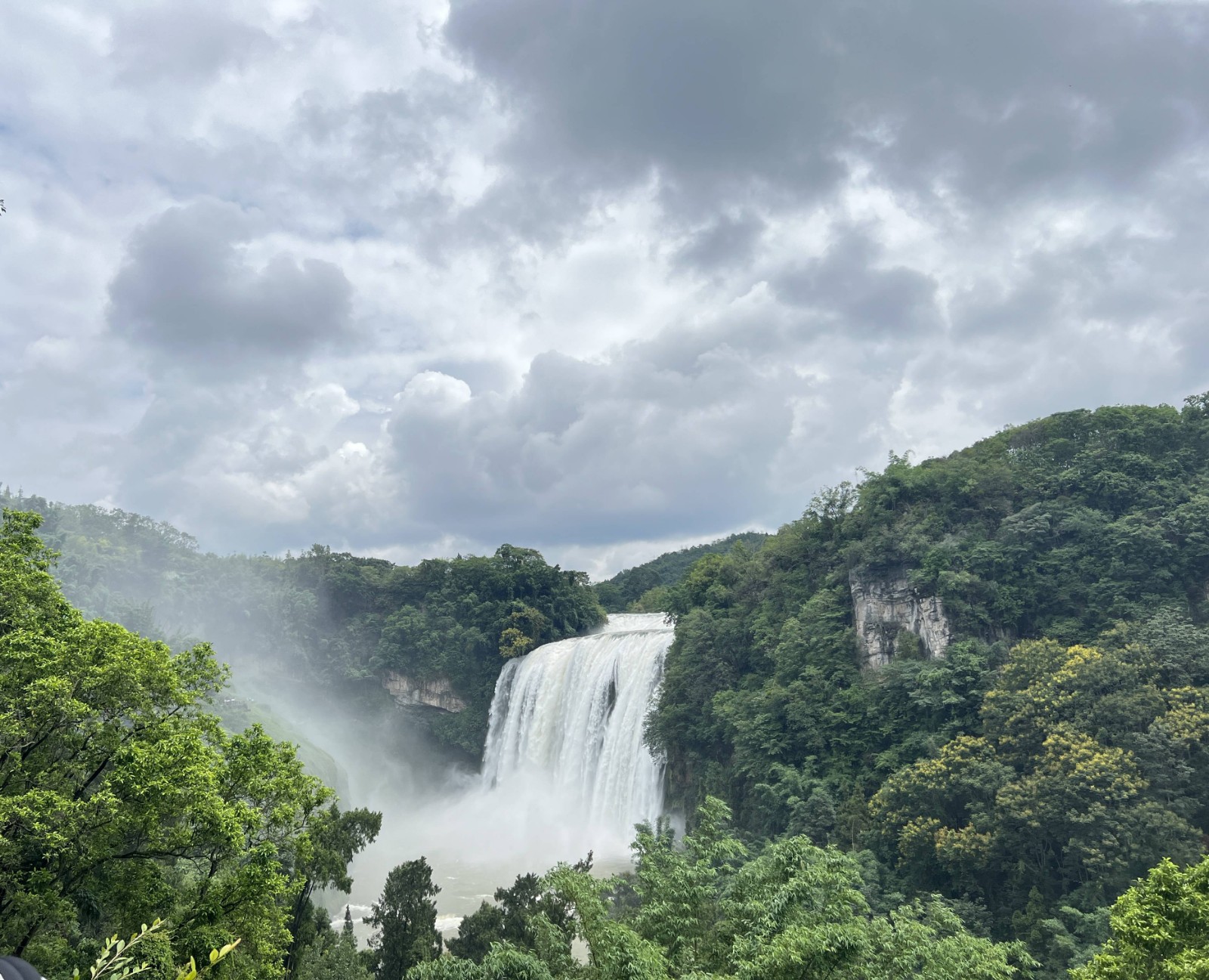 高小妮-黃果樹瀑布(1).jpg 高小妮-黃果樹瀑布(1).jpg