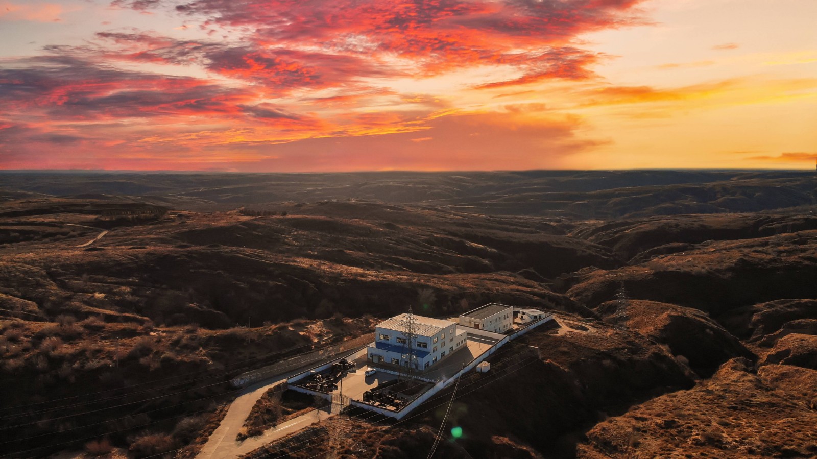 王景泰-落日余暉下的紅柳林運營中心措施立井(1).jpg 王景泰-落日余暉下的紅柳林運營中心措施立井(1).jpg