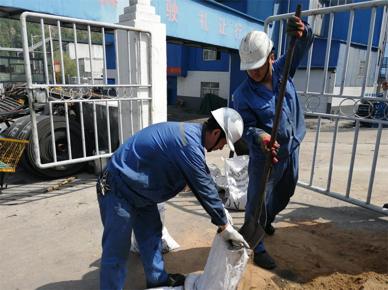 選煤公司韓家灣選煤廠:抓好“三個(gè)日常”筑牢“雨季三防”安全堤01.png 選煤公司韓家灣選煤廠:抓好“三個(gè)日常”筑牢“雨季三防”安全堤01.png