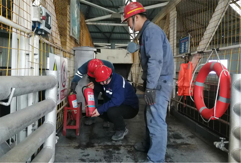 選煤公司韓家灣選煤廠:抓好“三個(gè)日常”筑牢“雨季三防”安全堤02.png 選煤公司韓家灣選煤廠:抓好“三個(gè)日常”筑牢“雨季三防”安全堤02.png