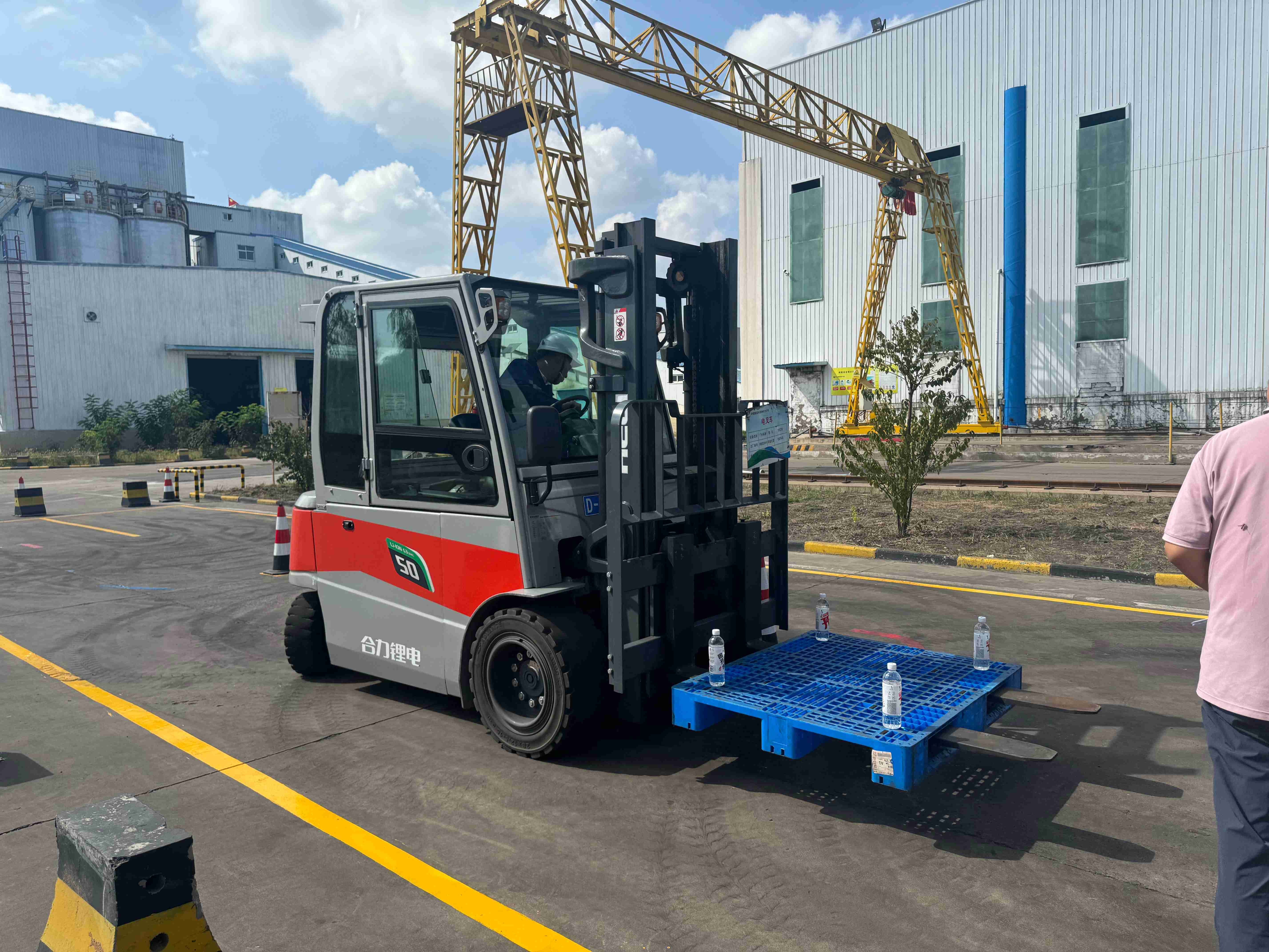 041733275573177968.jpg 叉車工1.jpg