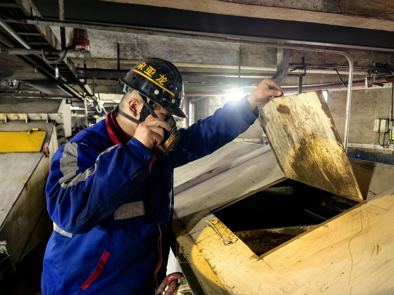 051738735685131940.png 選煤公司:新春煤海“守歲人”01.png