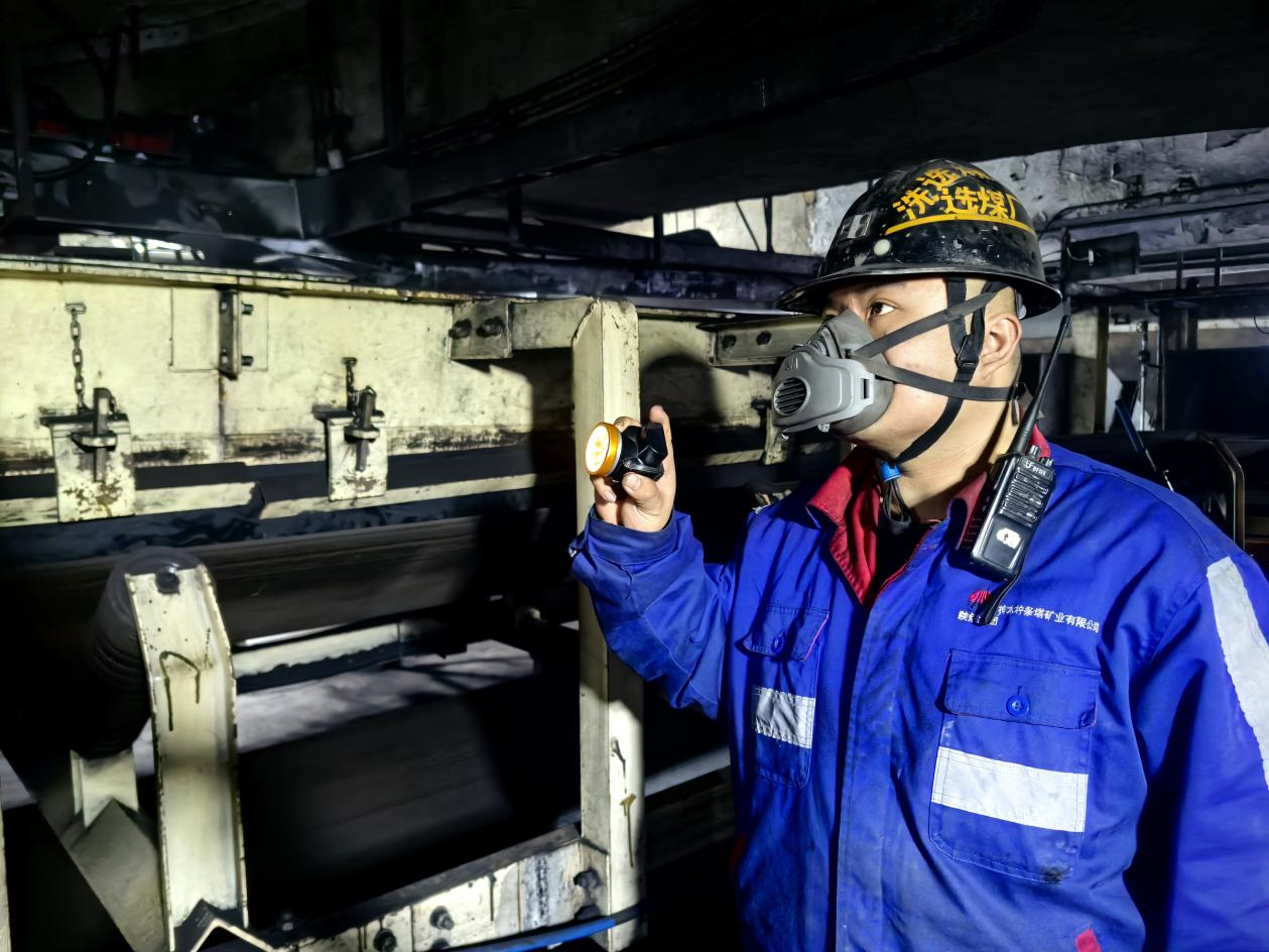 051738735719155539.png 選煤公司:新春煤海“守歲人”02.png